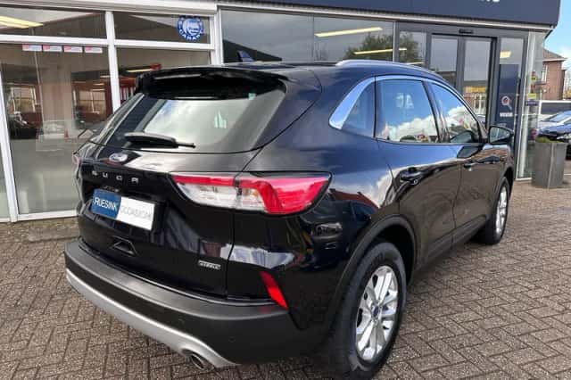 Ford Kuga (2022) thumbnail 2