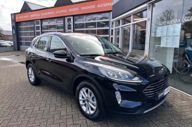 Ford Kuga (2022) thumbnail 3