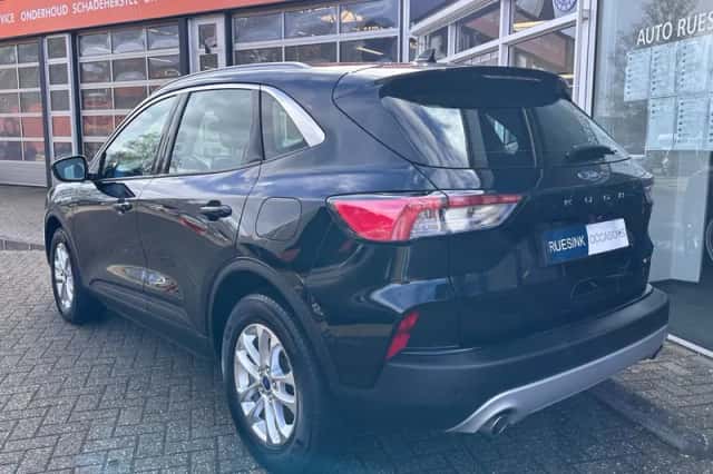 Ford Kuga (2022) thumbnail 5