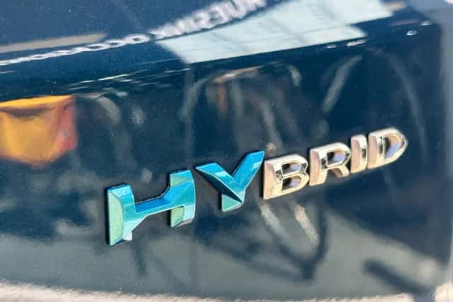 Peugeot 3008 (2022) thumbnail 3