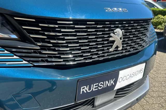 Peugeot 3008 (2022) thumbnail 4