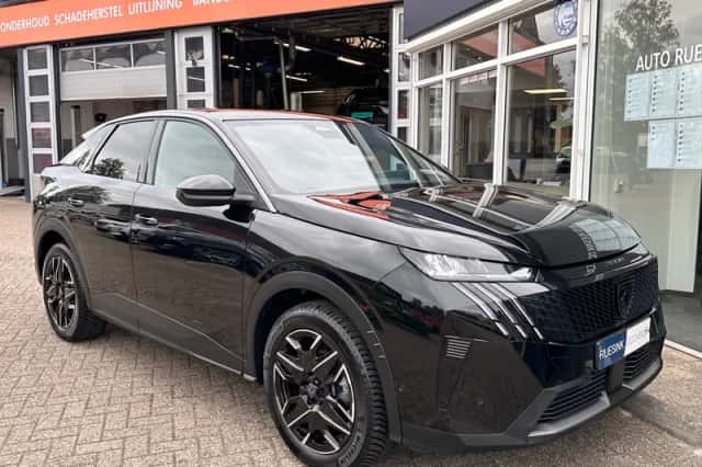 Peugeot 3008 (2025) thumbnail 2