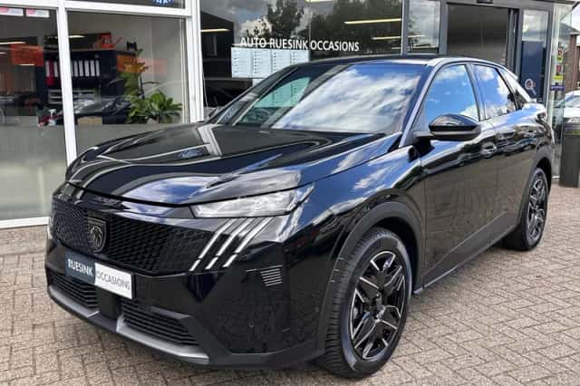 Peugeot 3008 (2025) thumbnail 2