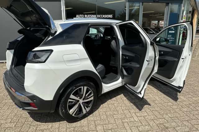 Peugeot 3008 (2021) thumbnail 6