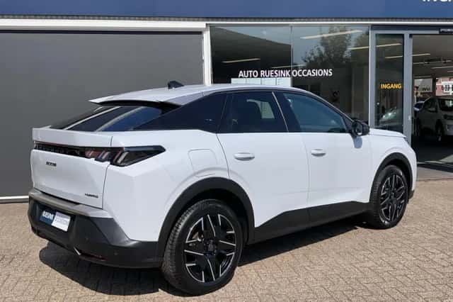 Peugeot 3008 (2025) thumbnail 2