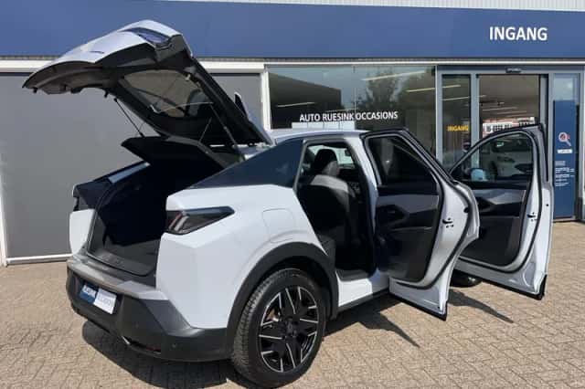 Peugeot 3008 (2025) thumbnail 4