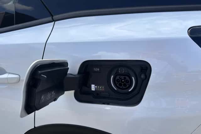 Peugeot 3008 (2022) thumbnail 4