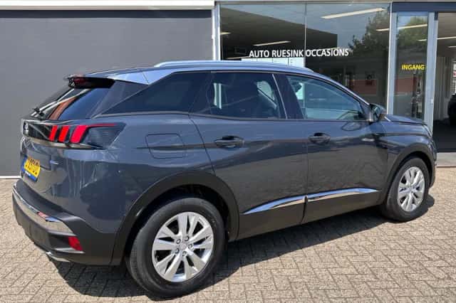Peugeot 3008 (2017) thumbnail 6