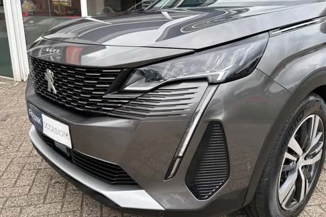Peugeot 3008 (2022) thumbnail 2