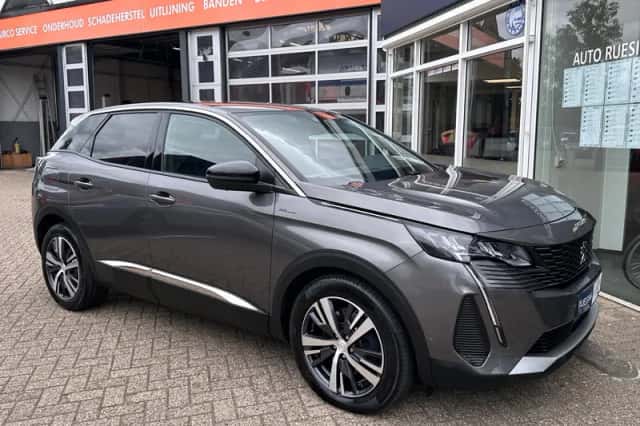 Peugeot 3008 (2022) thumbnail 3