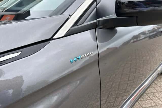 Peugeot 3008 (2022) thumbnail 4