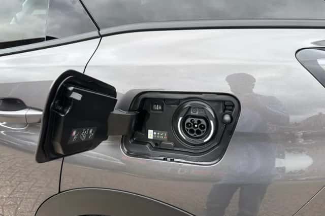 Peugeot 3008 (2022) thumbnail 5