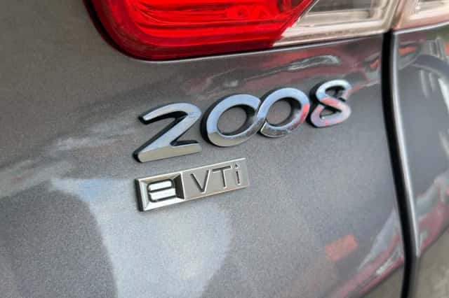 Peugeot 2008 (2015) thumbnail 3