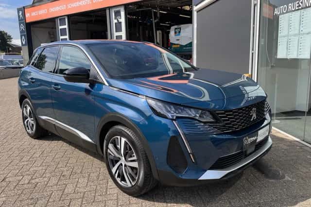 Peugeot 3008 (2022) thumbnail 5