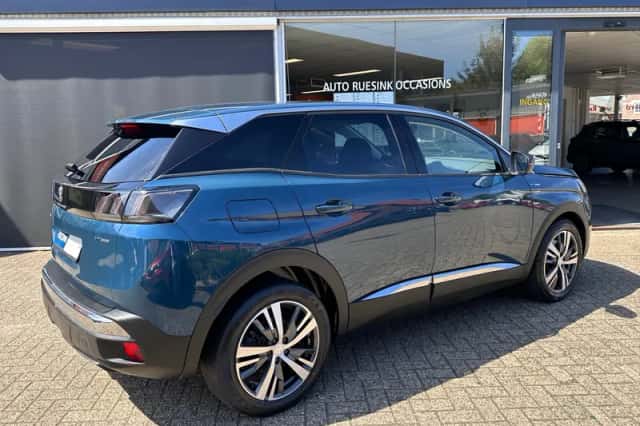 Peugeot 3008 (2022) thumbnail 2