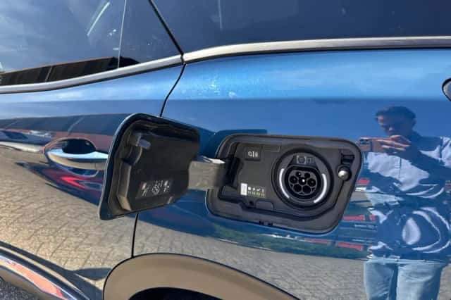 Peugeot 3008 (2022) thumbnail 4