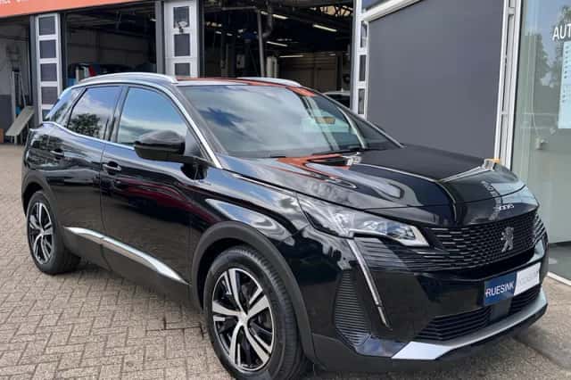 Peugeot 3008 (2022) thumbnail 2