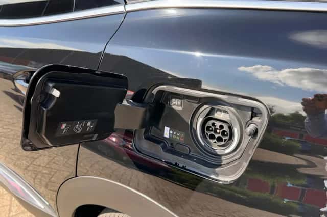 Peugeot 3008 (2022) thumbnail 3