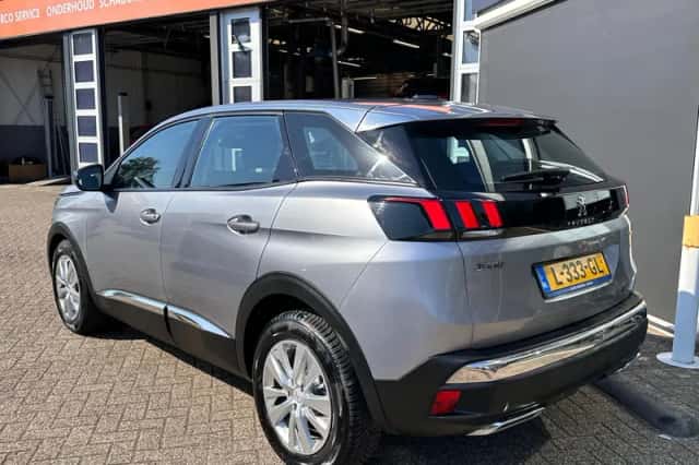 Peugeot 3008 (2017) thumbnail 3