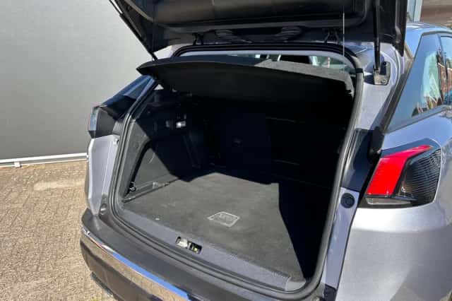 Peugeot 3008 (2017) thumbnail 5