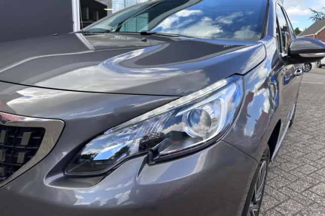 Peugeot 2008 (2017) thumbnail 3
