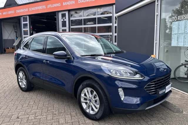 Ford Kuga (2022) thumbnail 3