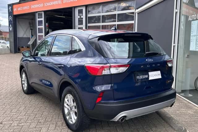 Ford Kuga (2022) thumbnail 4