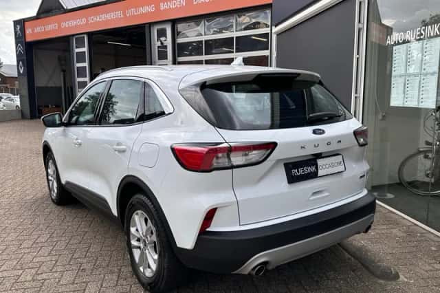 Ford Kuga (2022) thumbnail 3