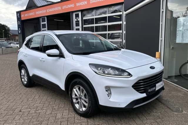 Ford Kuga (2022) thumbnail 4