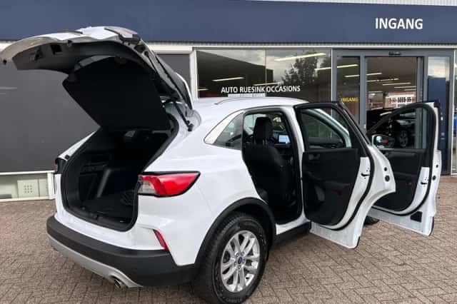 Ford Kuga (2022) thumbnail 6