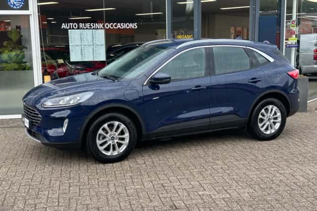 Ford Kuga (2022) thumbnail 2