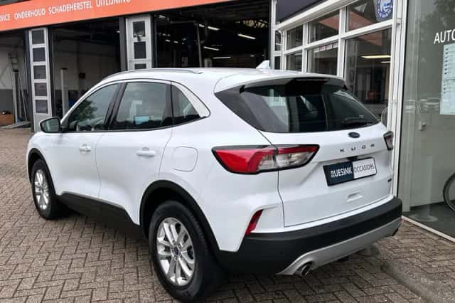 Ford Kuga (2022) thumbnail 2