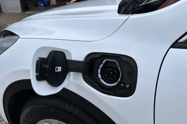 Ford Kuga (2022) thumbnail 3