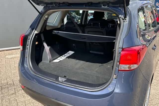 Kia CARENS (2013) thumbnail 6