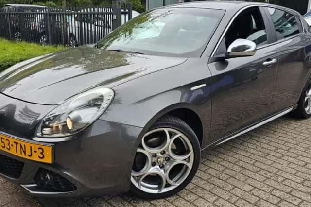 Alfa Romeo Giulietta (2012) thumbnail 1