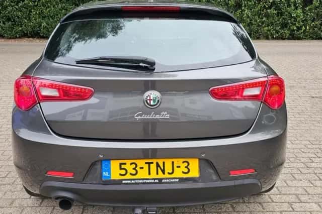 Alfa Romeo Giulietta (2012) thumbnail 3