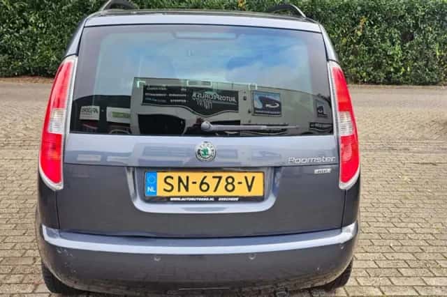 Škoda Roomster (2010) thumbnail 3