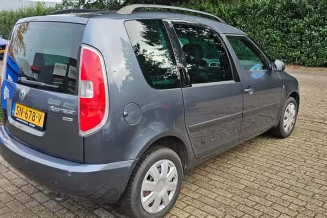 Škoda Roomster (2010) thumbnail 5