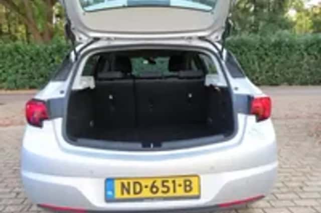 Opel Astra (2017) thumbnail 3