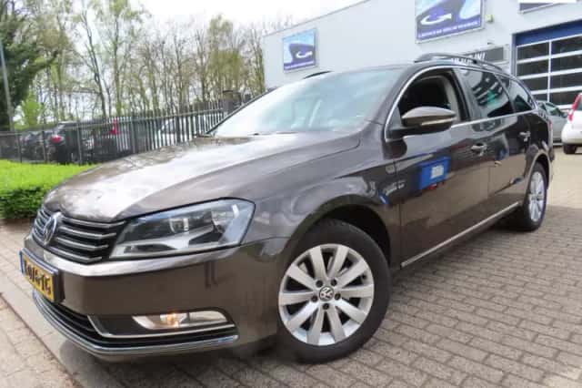 Volkswagen Passat (2012) thumbnail 1