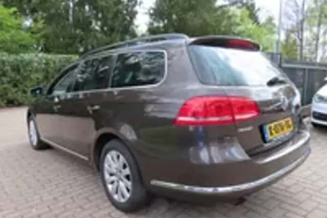 Volkswagen Passat (2012) thumbnail 2