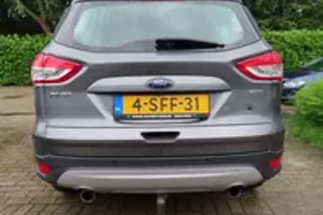 Ford Kuga (2013) thumbnail 3