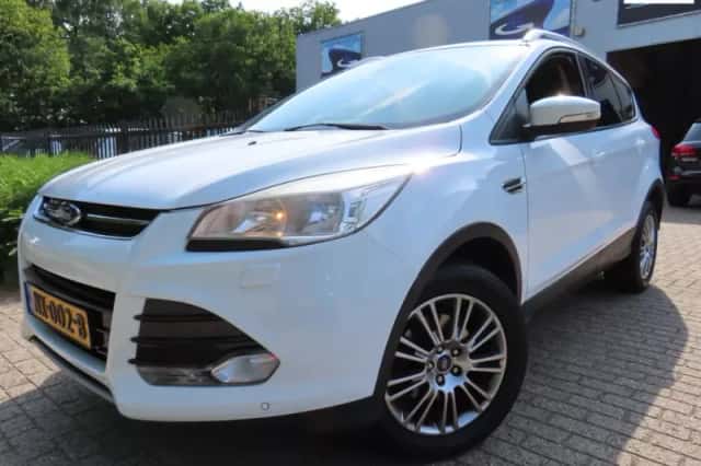 Ford Kuga (2014) thumbnail 1
