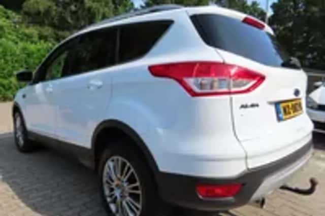Ford Kuga (2014) thumbnail 2