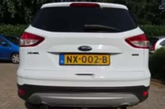Ford Kuga (2014) thumbnail 3