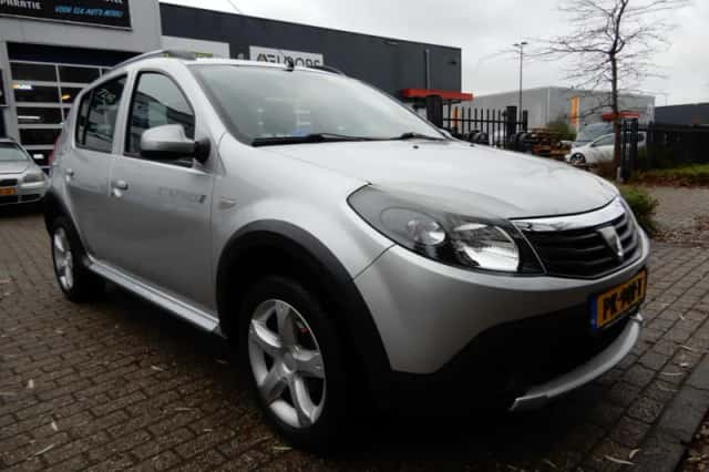 Dacia Sandero (2010) thumbnail 6