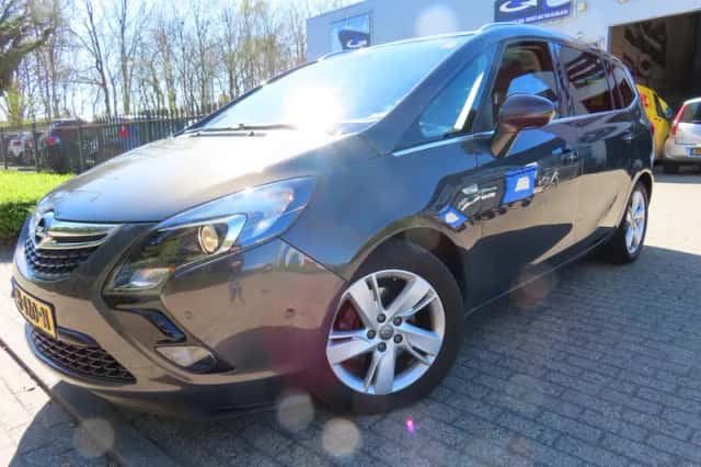 Opel Zafira Tourer (2016) thumbnail 1