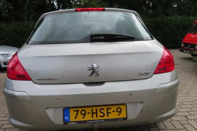 Peugeot 308 (2009) thumbnail 3
