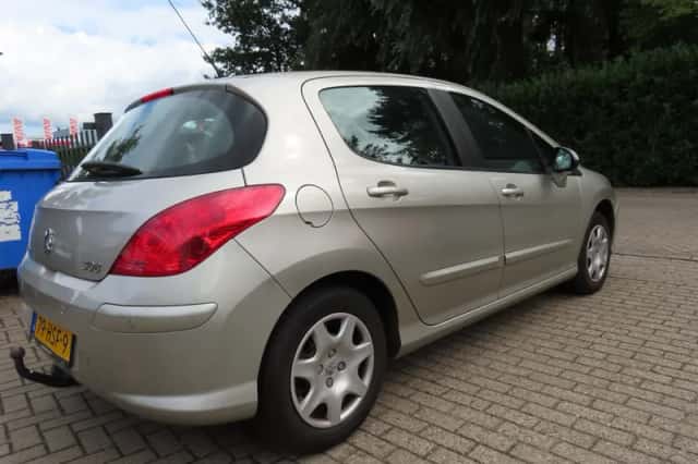 Peugeot 308 (2009) thumbnail 4