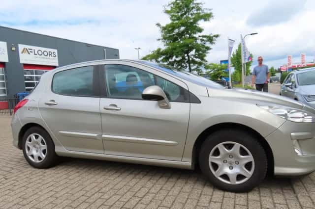 Peugeot 308 (2009) thumbnail 5